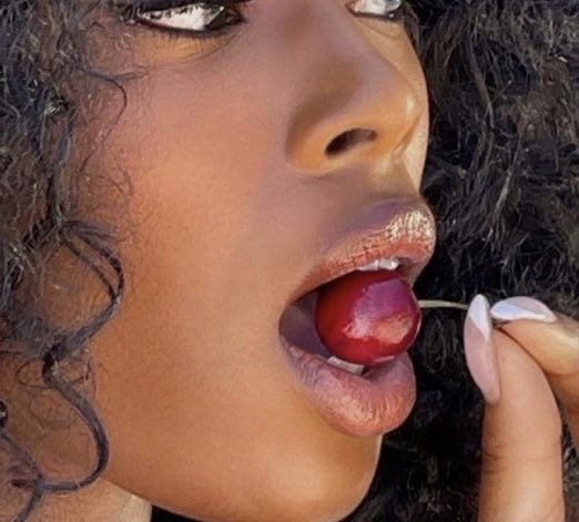 — black femme fatale. 🍷🌹💋🍒

femme fatale /.fem f fəˈtɑːl/ noun
: a seductive woman who attracts men by an aura of charm and mystery. lures men into dangerous situations.