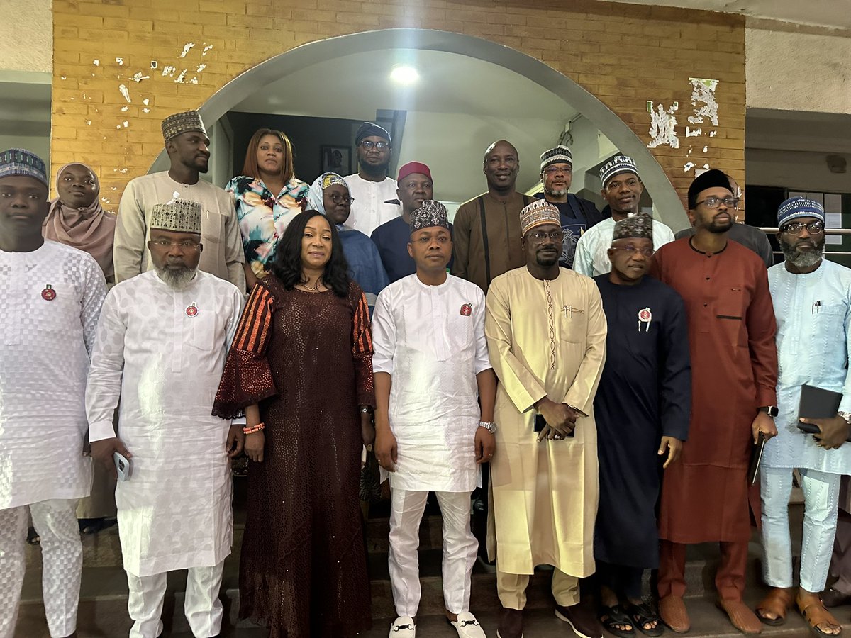 abbaaliyu_'s tweet photo. In line with the REA’s mission to bridge Nigeria’s energy access gap, I had the honour of welcoming His Excellency, @OfficialOAU, the Governor of Kogi State, on a courtesy visit.

As one of the vibrant states in the North Central, with a growing population and a thriving agricultural economy, Kogi State holds significant potential. Our discussions focused on adopting the National Electrification Strategy and Implementation Plan (NESIP) to enhance electricity generation and supply in the state.

In this regard, we are organising a roundtable where the REA, financiers, Renewable Energy Service Companies (RESCOs), and the Kogi State Government will convene to establish incentives and define the operational framework for this initiative.