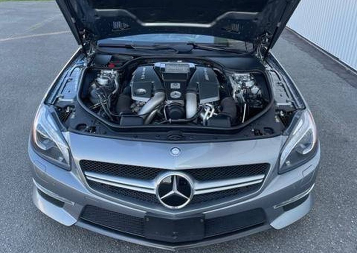HemmingsNews's tweet image. With only 32,168 miles, this 2014 Mercedes-Benz AMG SL63 has been pampered throughout its life—always serviced by Mercedes-Benz dealers or qualified mechanics.

Make your offer 👉 bit.ly/2014-Mercedes-…

#Hemmings #MercedesBenz #SL63 #AMG #CollectorCars