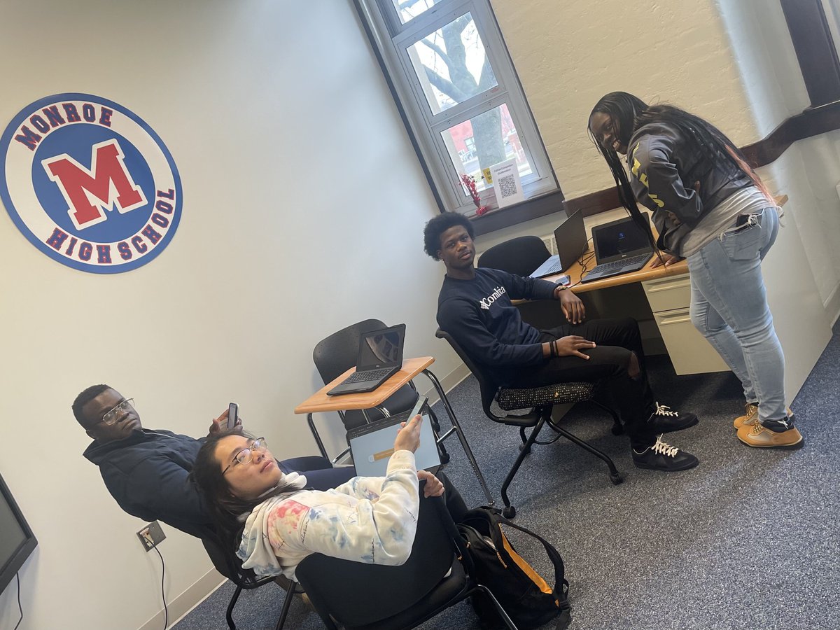 Monroe hosted the first FAFSA event of the 2024-2025 school year on Tuesday, December 17.

We will hold one more FAFSA event will be on Tuesday, January 28 (sign up with Mrs. Wilson or Mrs. Payton).

Thank you to REF for providing financial aid professional for this event!