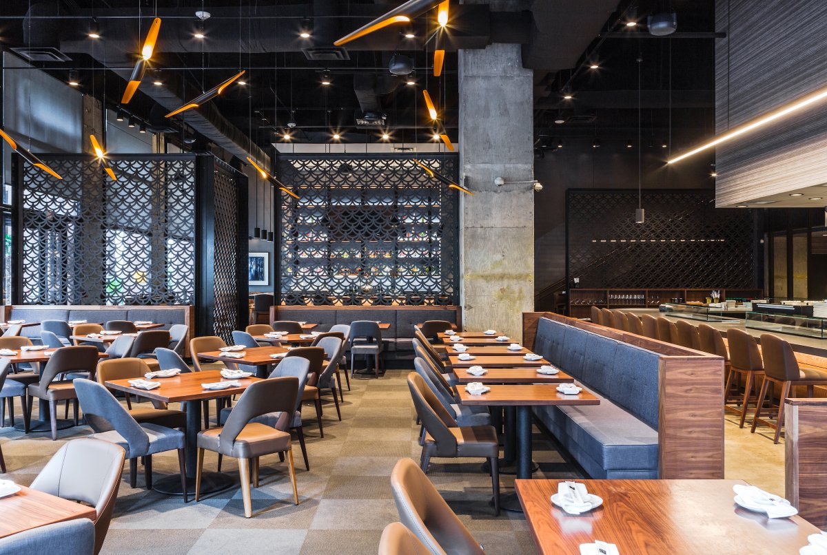 EDR_Design's tweet image. Tsunami Restaurant, New Orleans

A fusion of natural elements and Japanese-inspired design create a dynamic, inviting space. From the vibrant sushi bar to intimate seating areas, every detail enhances the experience.

bit.ly/4iJC94b