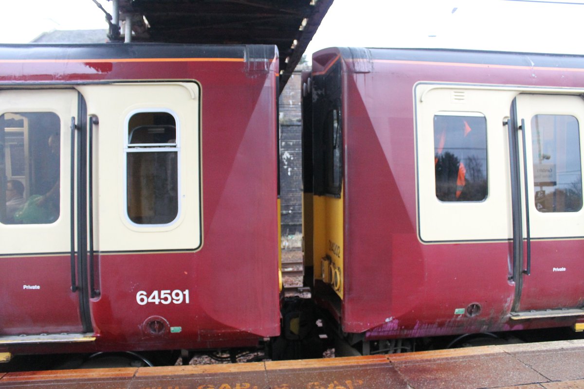 303032T's tweet image. Five years ago today was the farewell tour for the Class 314s, using 314202 &amp;amp; 205. They visited Ayrshire, Carstairs, Cumbernauld and Helensburgh during that final trip. The photos show 314202 &amp;amp; 205 at Carstairs. 18.12.19 #class314 #class314farewell scottishtrains.zenfolio.com/p933663192/ee0…