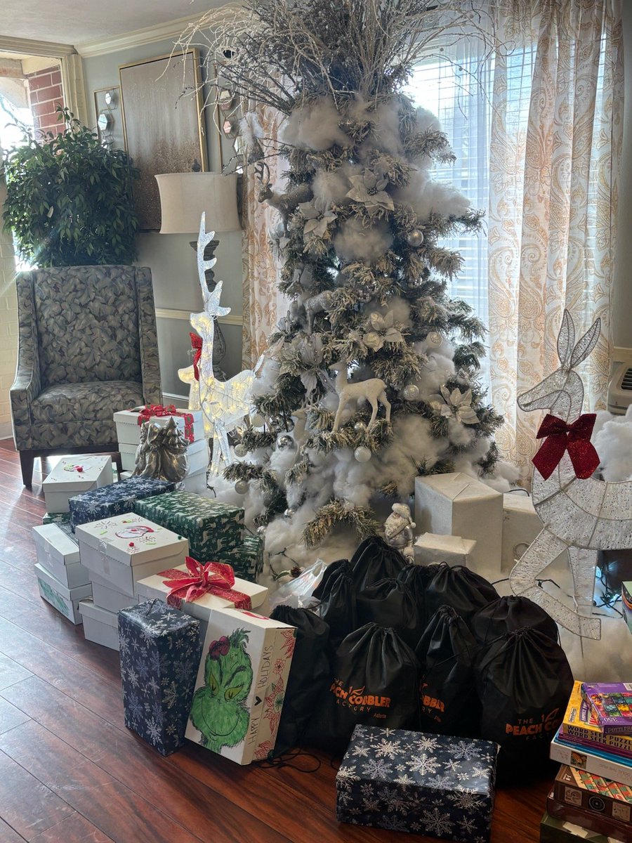 RCPS Open Campus (@rcpsopencampus) on Twitter photo Congratulations to Mr. Beauford for donating the most items for our community nursing home visit! Your generosity and commitment to giving back are truly inspiring. <a href="/ToneyROCEPIC/">Mr. Tiwon U. Toney</a> <a href="/director_EPIC/">Director EPIC Center</a> Congratulations to Mr. Beauford for donating the most items for our community nursing home visit! Your generosity and commitment to giving back are truly inspiring. <a href="/ToneyROCEPIC/">Mr. Tiwon U. Toney</a> <a href="/director_EPIC/">Director EPIC Center</a>