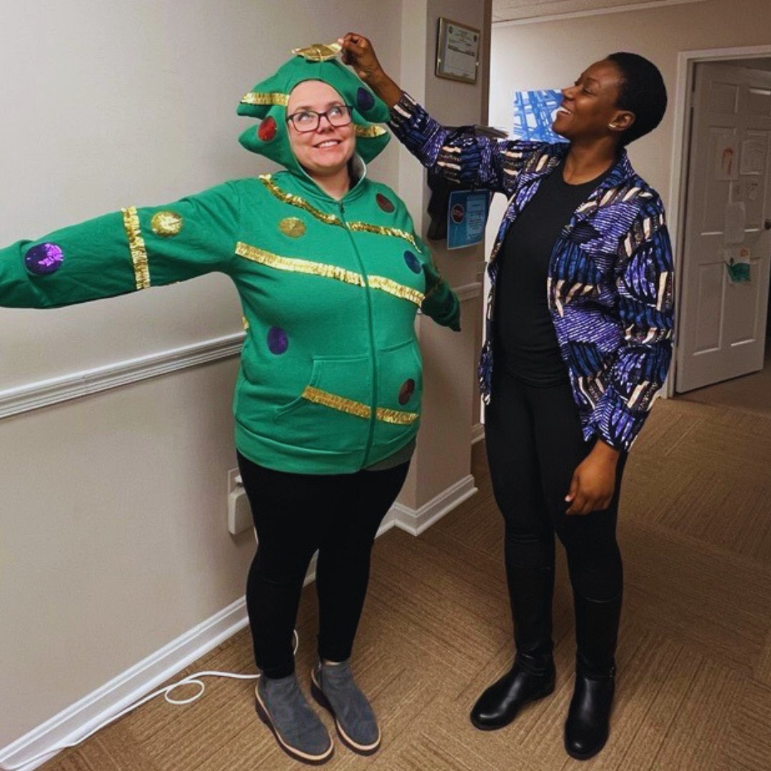 Spreading holiday cheer with our festive team!📷📷 We wish you a season of joy and peace!
-
-
#FeelGoodFriday