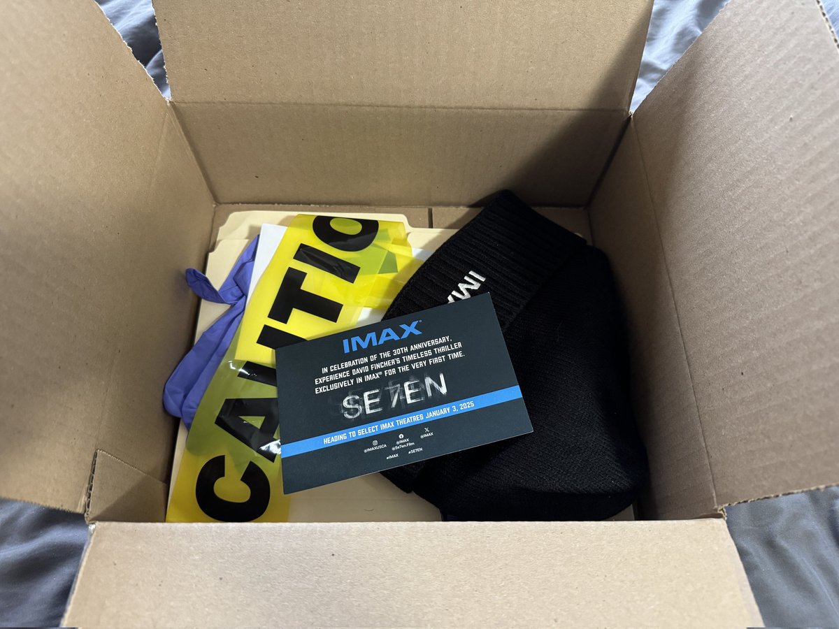 joblocom's tweet photo. What's in the box?? To celebrate the return of David Fincher's seminal thriller #Se7en to @imax screens, we got this cool box that thankfully doesn't have a head in it! https://t.co/kymkBiLE5K