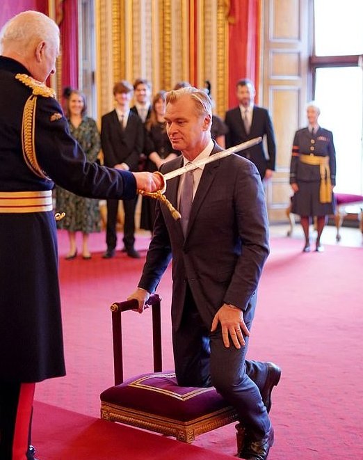 SeriesUpdateFR's tweet image. Christopher Nolan a été fait chevalier en Angleterre pour ses services rendus au cinéma.

Sir Christopher Nolan.👑