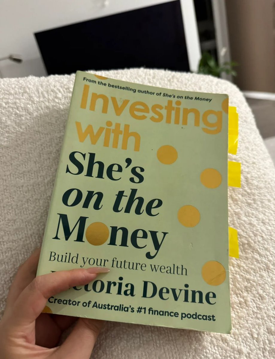 KarsonBird's tweet image. i lilke reading😍😚