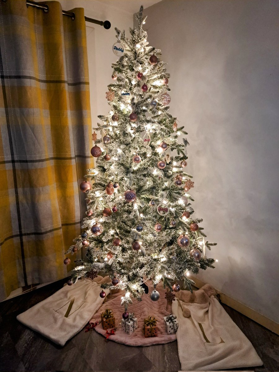 gemzy9's tweet photo. It's beginning to look alot like christmas... https://t.co/bL3QT5Qj9L