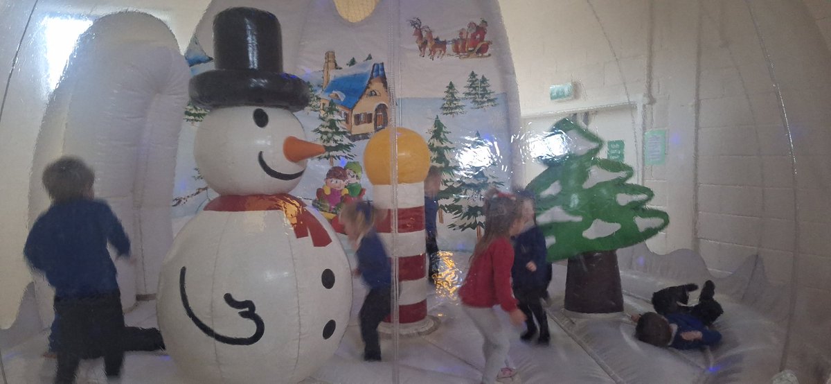 TPAF1JB's tweet photo. We had a brilliant time in the snowglobe today @DeltaTheParks  💙💙 https://t.co/T6hdOHFexk