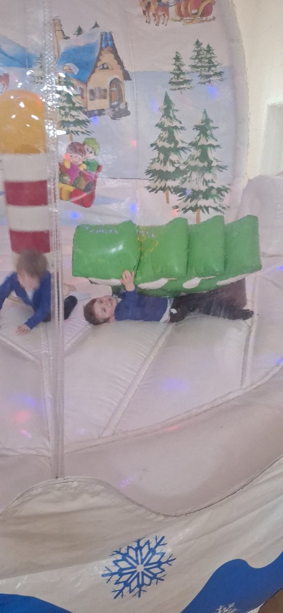 TPAF1JB's tweet photo. We had a brilliant time in the snowglobe today @DeltaTheParks  💙💙 https://t.co/T6hdOHFexk
