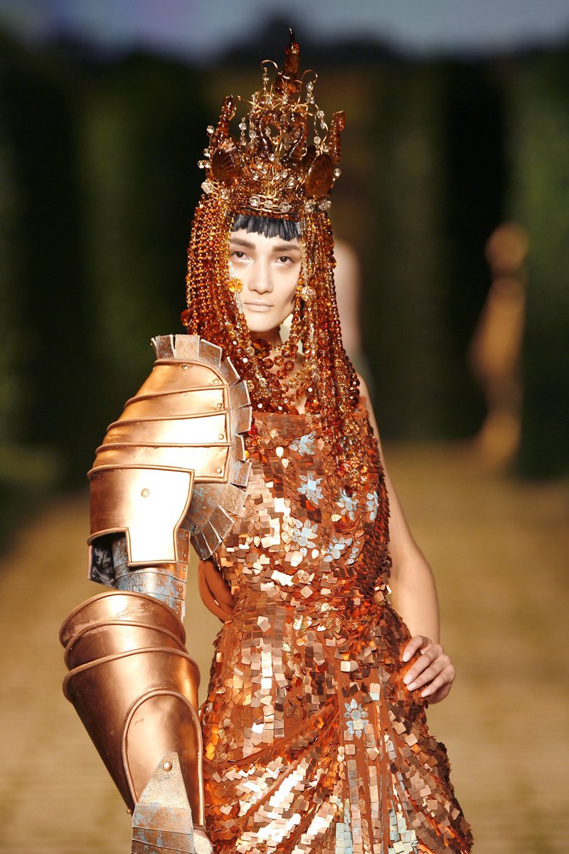IvoryMali's tweet photo. Christian Dior Fall 2006 Haute Couture https://t.co/45N1ZKYMFU