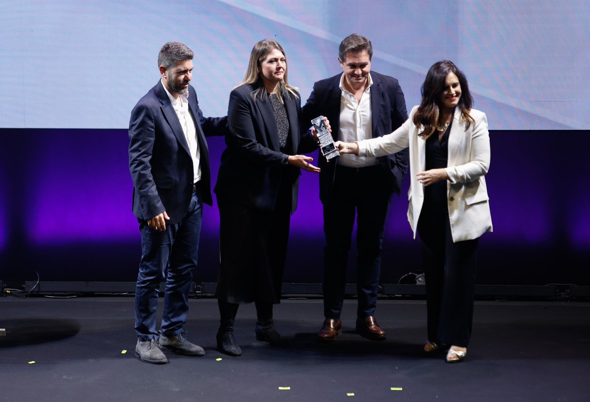 🏆 DIRECTO #PremioSUR |  Jorge, Iván y Ana Borrego: "Gracias a nuestros padres y los valores que nos han inculcado hemos conseguido todo esto y las metas que quedan por llegar. Y una advertenci: Málaga necesita empresas con más músculo y más apoyo"

x.com/DiarioSUR/stat…