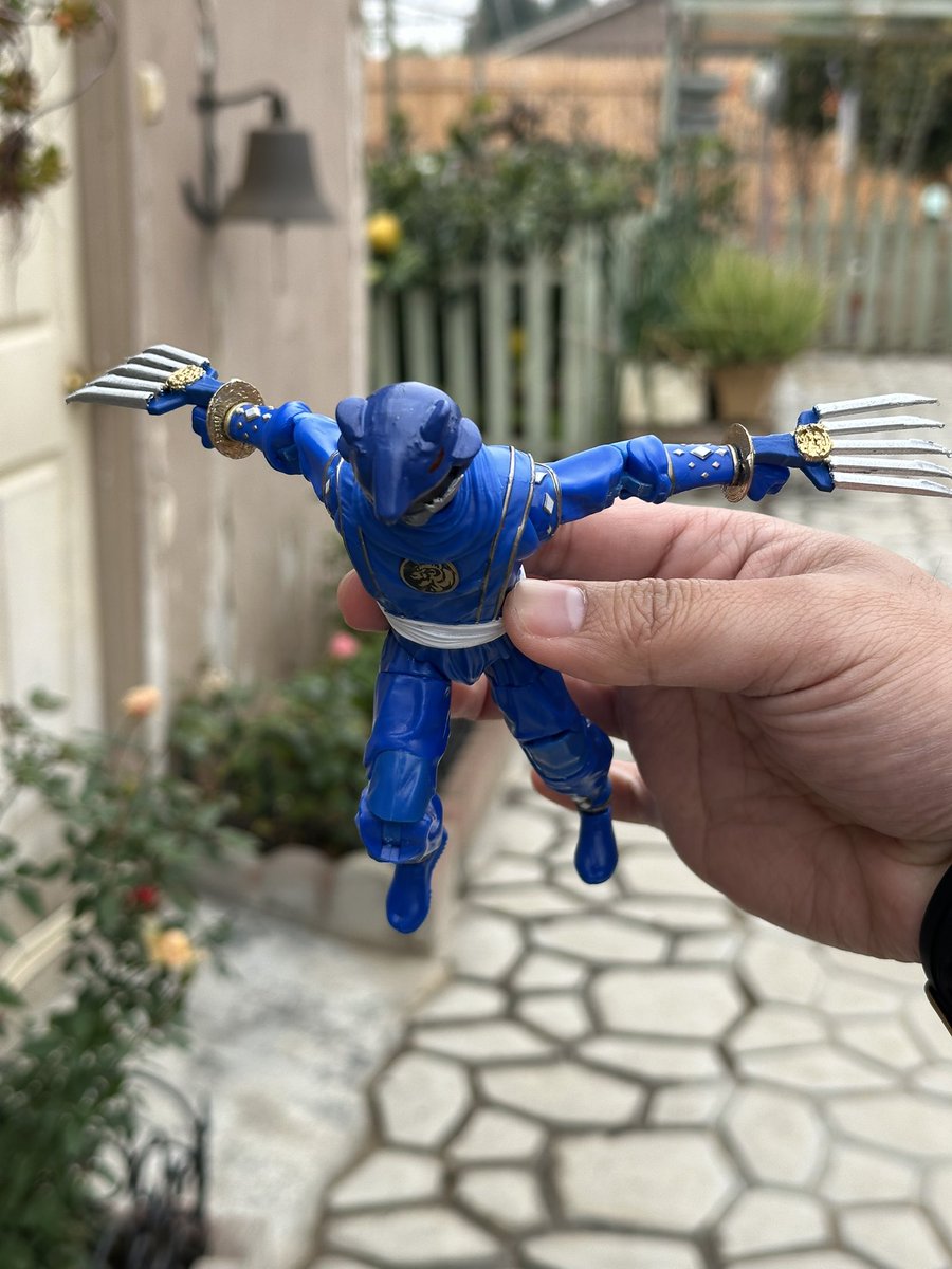 And here we go, Ninjetti Wolf Helmet Billy with his Power Claws!