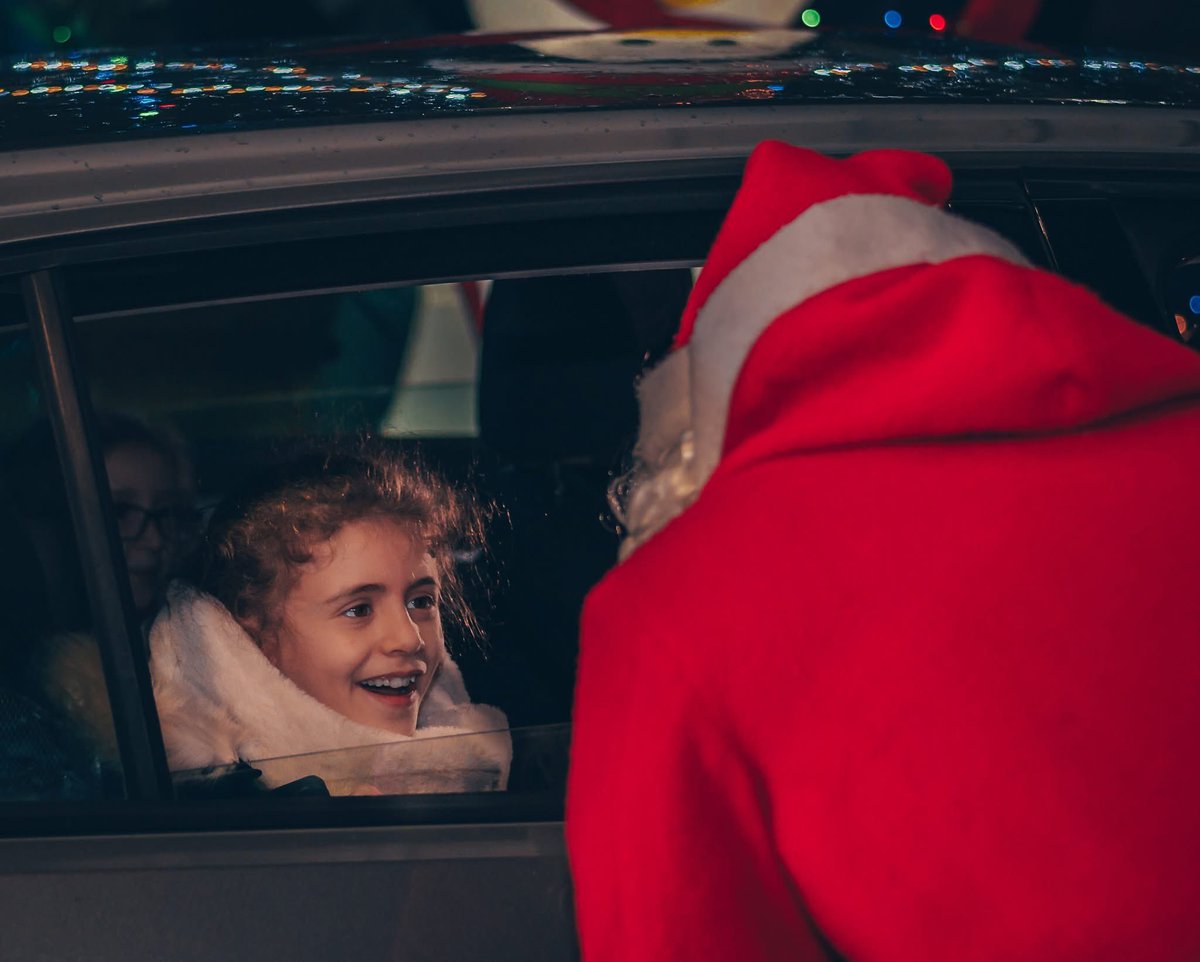 FirePerth's tweet image. OUR SANTA DRIVE THRU 🎄🎅🏼

🚗 Over 250 cars came along 
🎁 360 Santa certificates
🍬 LOTS of sweets
💰£500 raised for Fire Fighters Charity 

Thank you to everyone who came along on Monday night and made it such a magical evening for everyone involved ✨ 

🤍