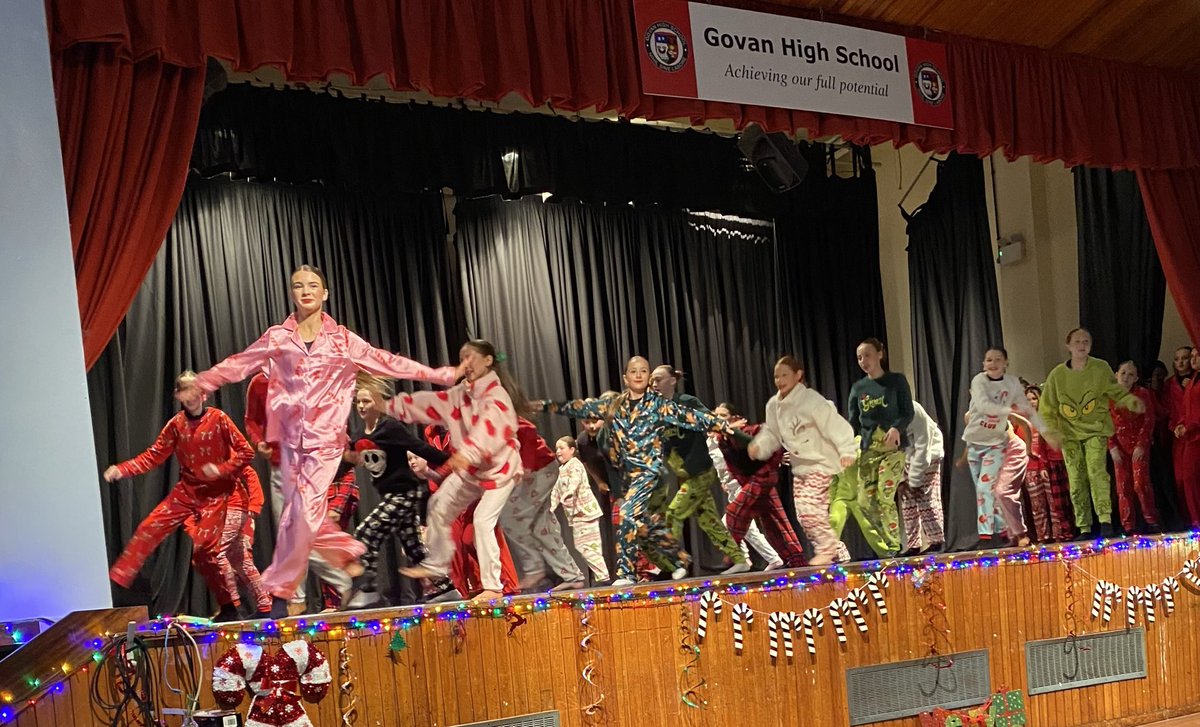 Doug_Educ's tweet photo. Brilliant winter showcase ⁦@GovanHighSchool⁩ @GHSFOPA24⁩. Great singing, dancing and acting. https://t.co/nUemvqferX