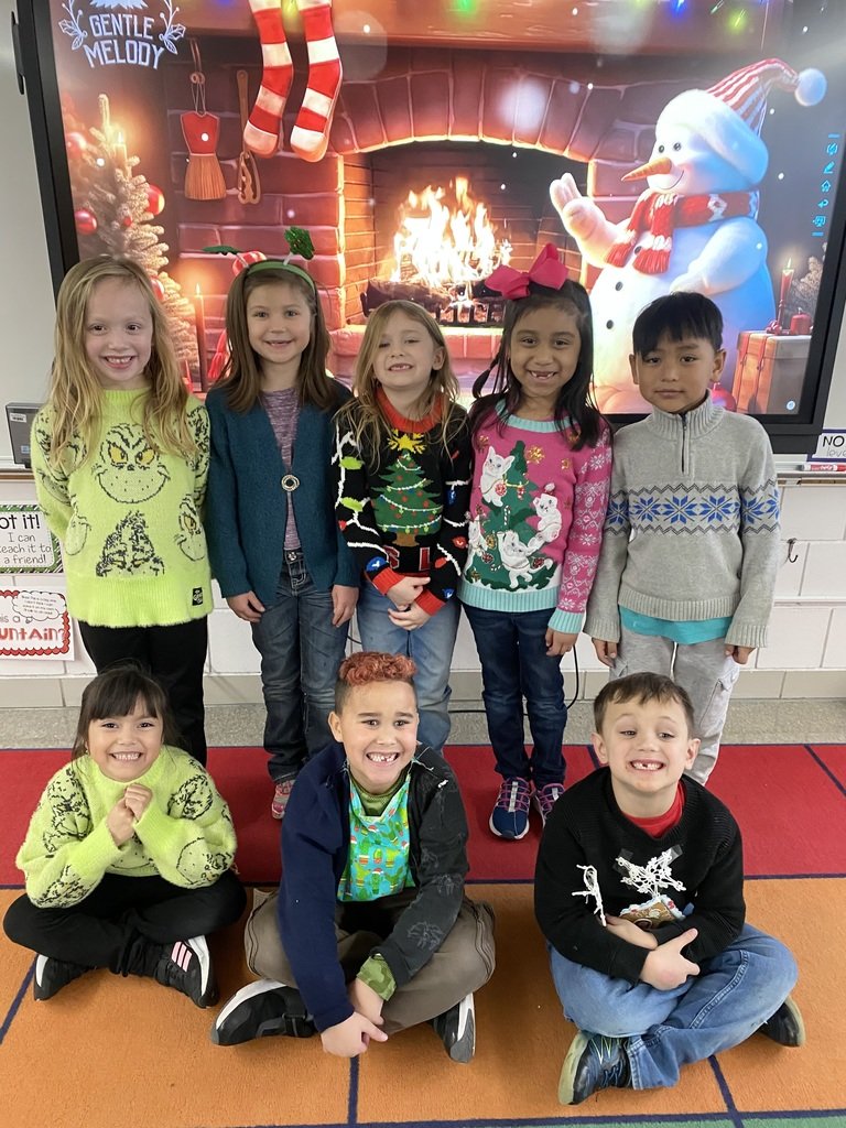 Miss Anderson's first graders are rocking their Sweaters today.  Stay warm and festive!