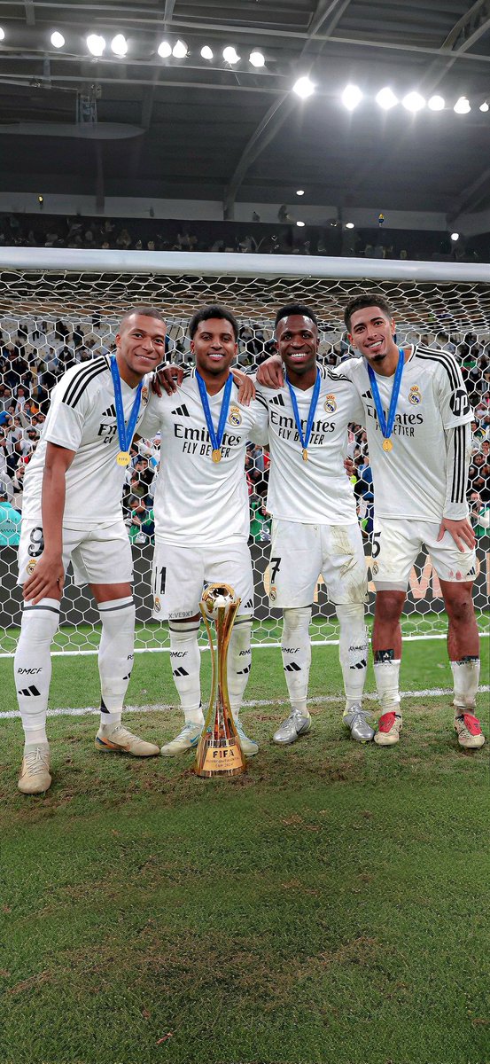 (fan) REAL MADRID FANS 🤍 tweet media