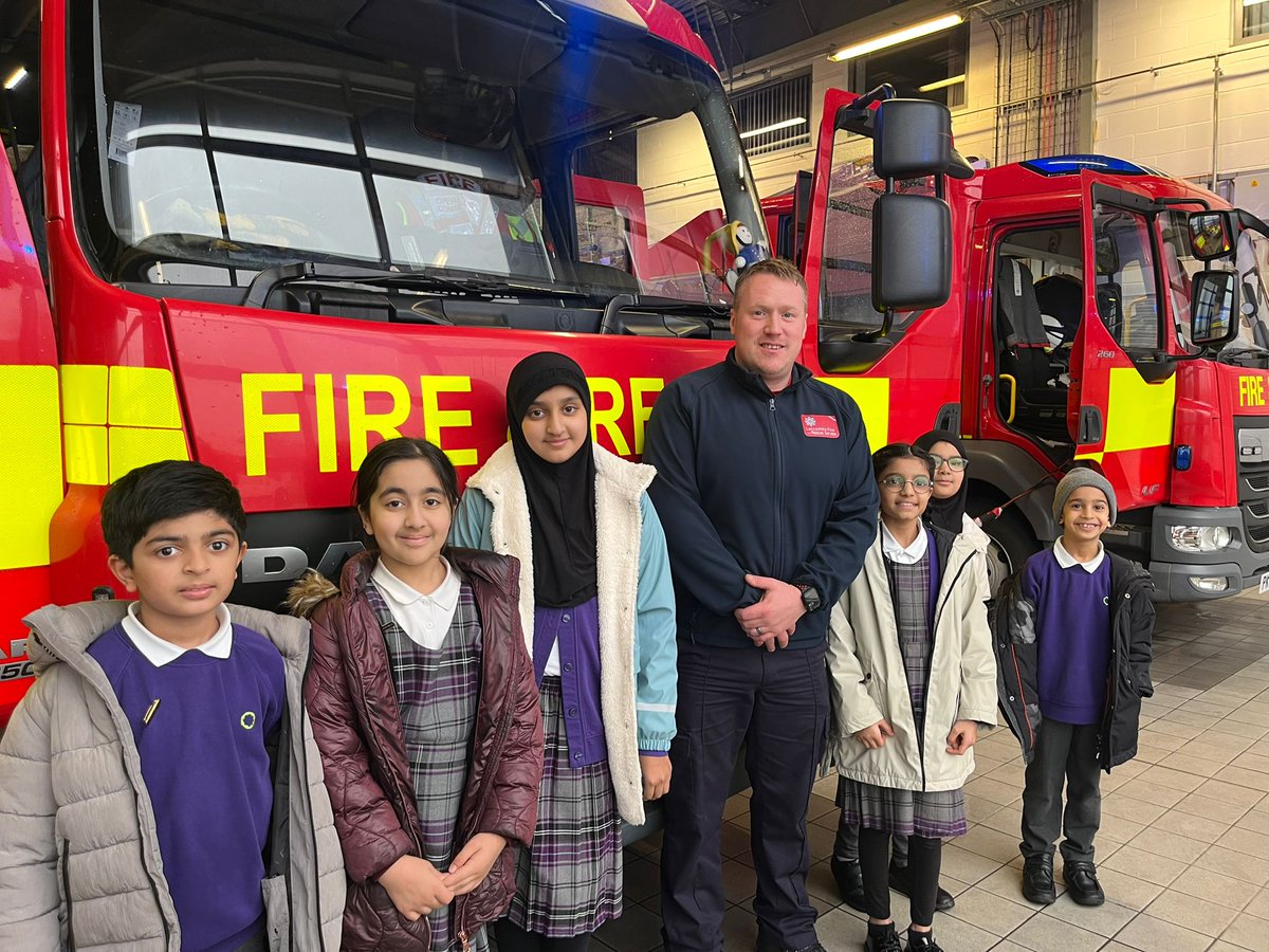 olive_bburn's tweet image. Hampers full of treats were delivered to keyworkers across Blackburn today by our pupil leadership team
#WinterGiftProgramme
#Kindness
#ThankYou
#Service
#community
#WeAreStar