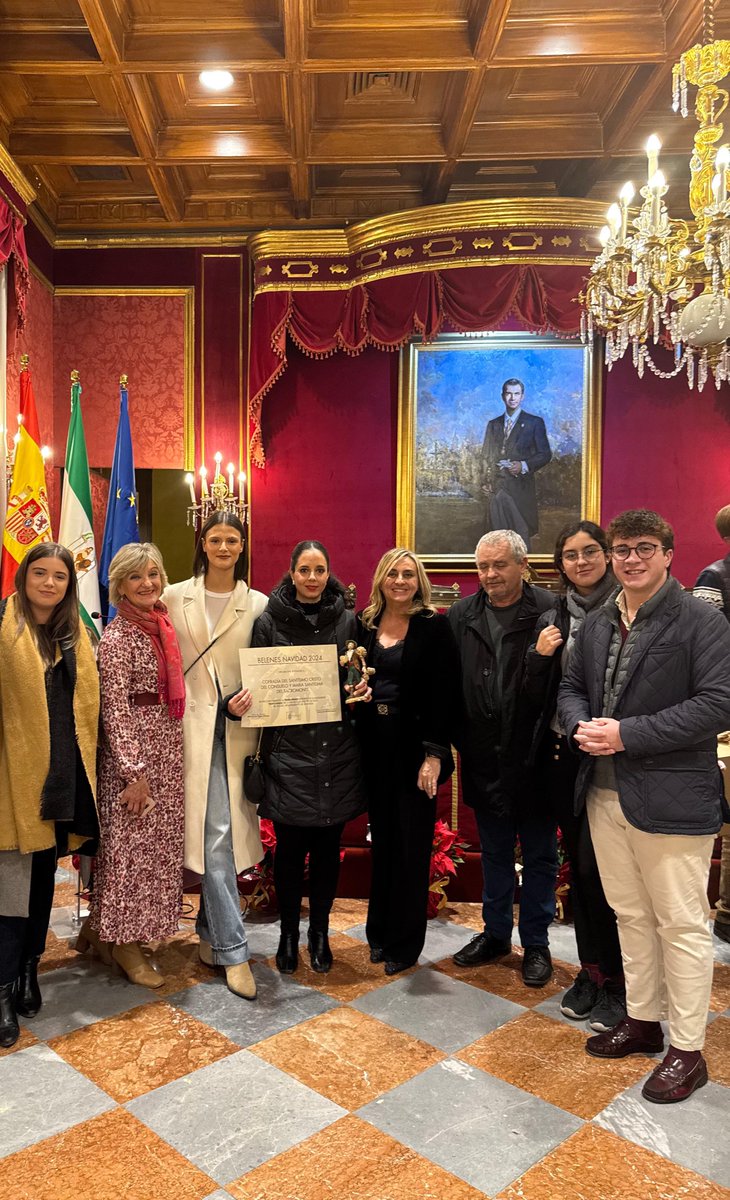 #Actualidad | En la tarde de hoy, una representación de la Junta de Gobierno de la Cofradía ha asistido a la entrega de premios del concurso de belenes del Excmo. Ayuntamiento de Granada, en el que hemos sido galardonados con el Primer Premio en la modalidad tradicional.