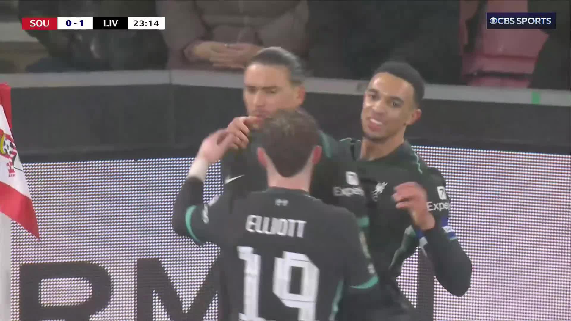 Darwin Núñez is there to cash it in for Liverpool after a WILD bounce off the defender 👀