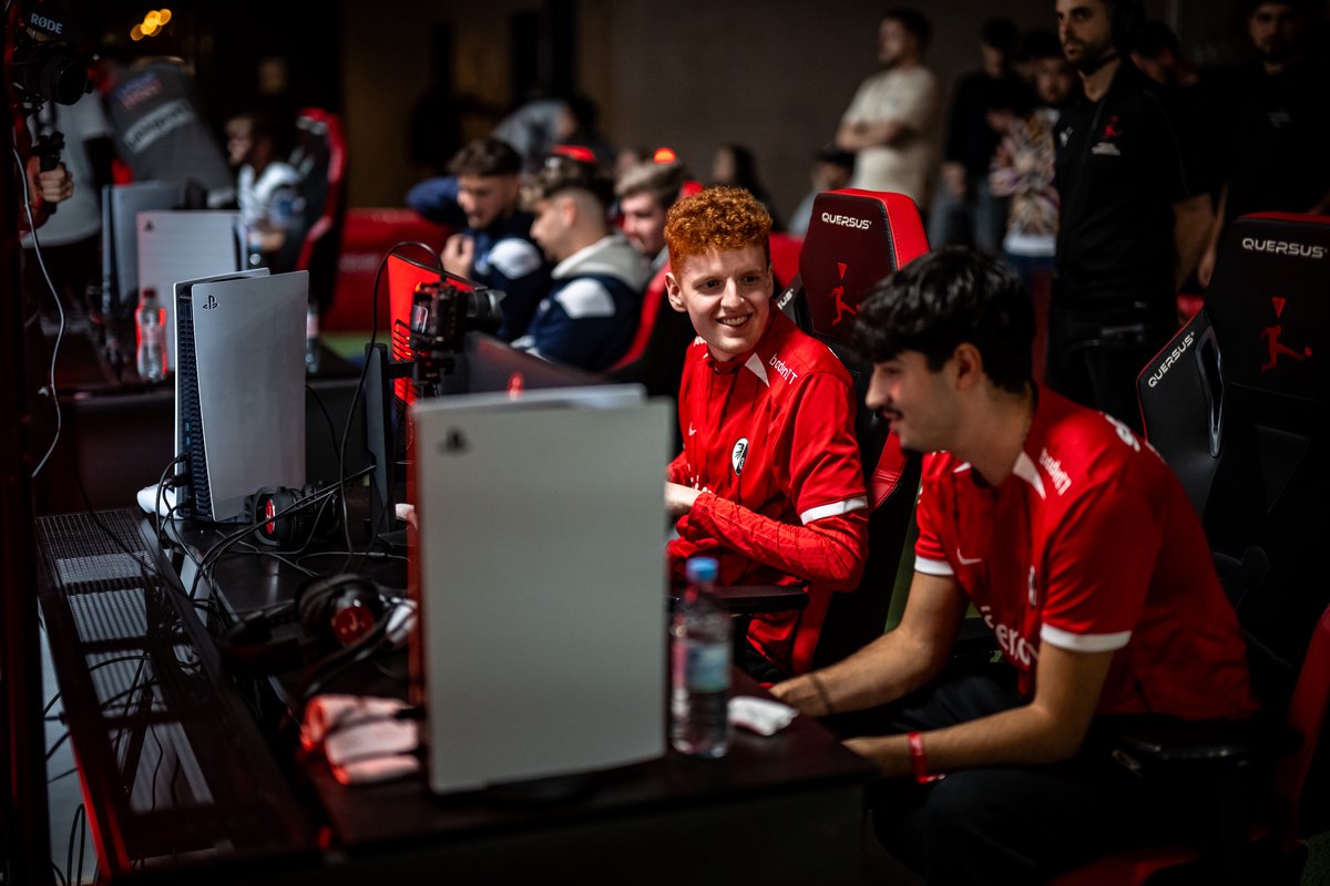 Speed-Run für den SC Freiburg! 👏

<a href="/SCF_Dave/">David Queck</a> und <a href="/gianluca_m17/">gianlucam17</a> holen drei Punkte in den Breisgau! 💥

#VBLCC #WOWVBL #VirtualBundesliga