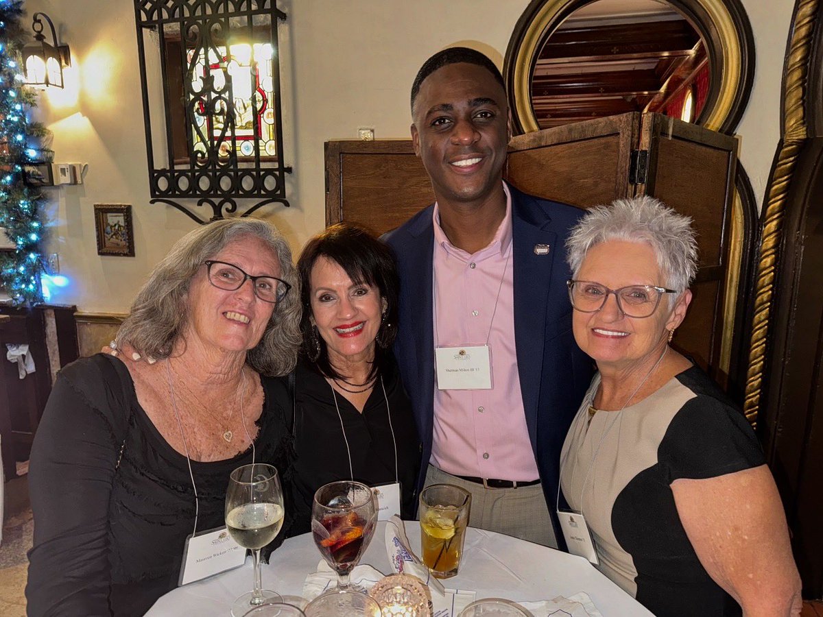 smilton3rd's tweet image. Had a great time last night at the @SaintLeoUniv President’s Annual Christmas Party! 🎄 It was great reconnecting with fellow alumni and meeting some amazing new people. 🎉 Always proud to be a Saint Leo Lion 🦁#SaintLeo
