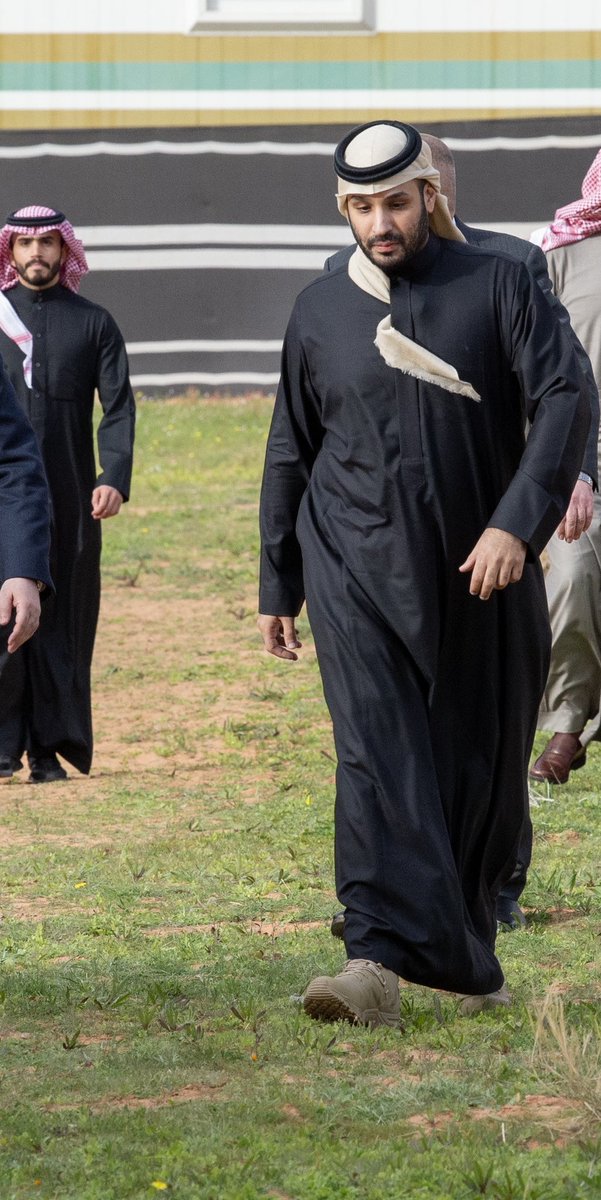 #ليله_سقوط_محمد_بن_سلمان

فلن تسقُطَ مادامَ الإسلامُ مُذهبك
وبيتُ اللّهِ الحرام قبلتُك ومأمنك

لن تقعَ وشعبُك بعد ربّكَ مسنَدك
وأسقطَ القديرُ رأسَ من أبغضَك .