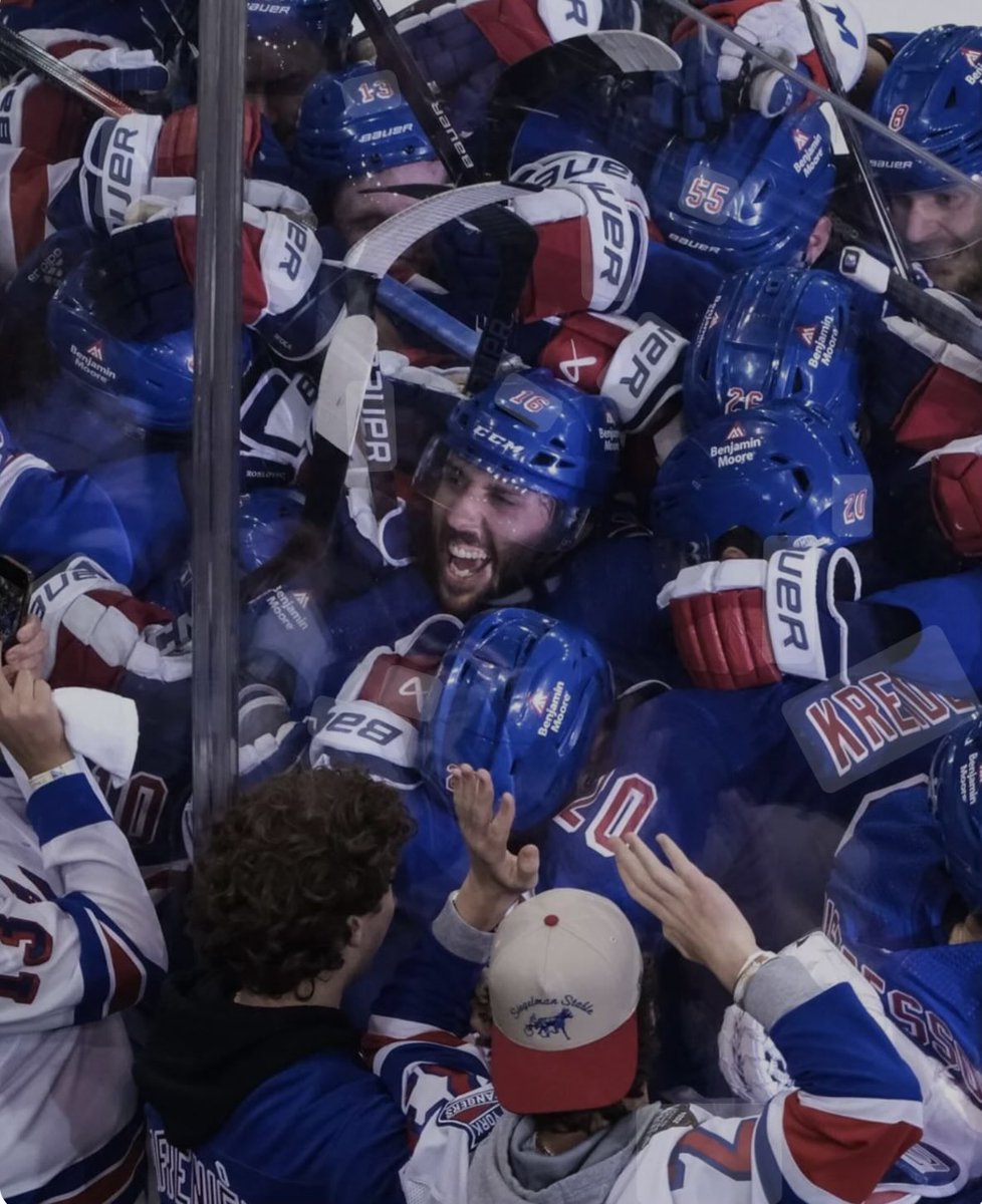 RangersAllie's tweet photo. All I want for Christmas is for #NYR to give me this kind of joy again. 🌲🎁💙❤️ https://t.co/PaiB0zM7OZ