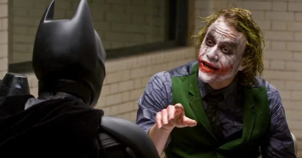 y_escenas's tweet photo. Gracias al enemigo, este siniestro accidente llamado vida se convierte en una epopeya.
📖#ElSabotajeAmoroso
📸🎬#TheDarkKnight 

Amélie Nothomb https://t.co/XgLBvWUTGF