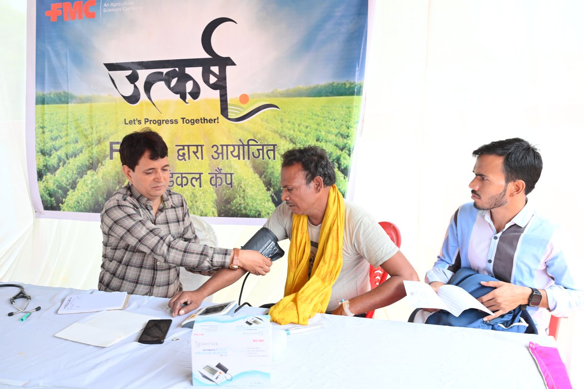 fmcapac's tweet photo. Smallholder farmers often struggle with limited access to essential resources leading to uneconomical farming practices &amp; resulting in lower productivity. From improved yields to health screenings for 1,000+ farmers, FMC India’s Project Utkarsh is driving holistic progress! https://t.co/UC6HSzkHGh