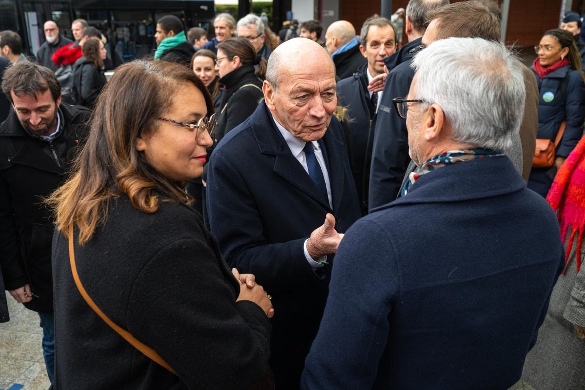 🚉 Après le RER D en 31 mn entre <a href="/Corbeil91100/">Corbeil-Essonnes</a> et Paris Gare de Lyon, nouvelle avancée majeure pour les Corbeil-Essonnois avec l'inauguration des nouvelles rames NG du RER D.  

Avec <a href="/vpecresse/">Valérie Pécresse</a>  Frédérique Camilleri <a href="/durovray/">François Durovray</a> @beaudetstephane  <a href="/Farida_Amrani_/">Farida Amrani</a> Bérenger Cernon