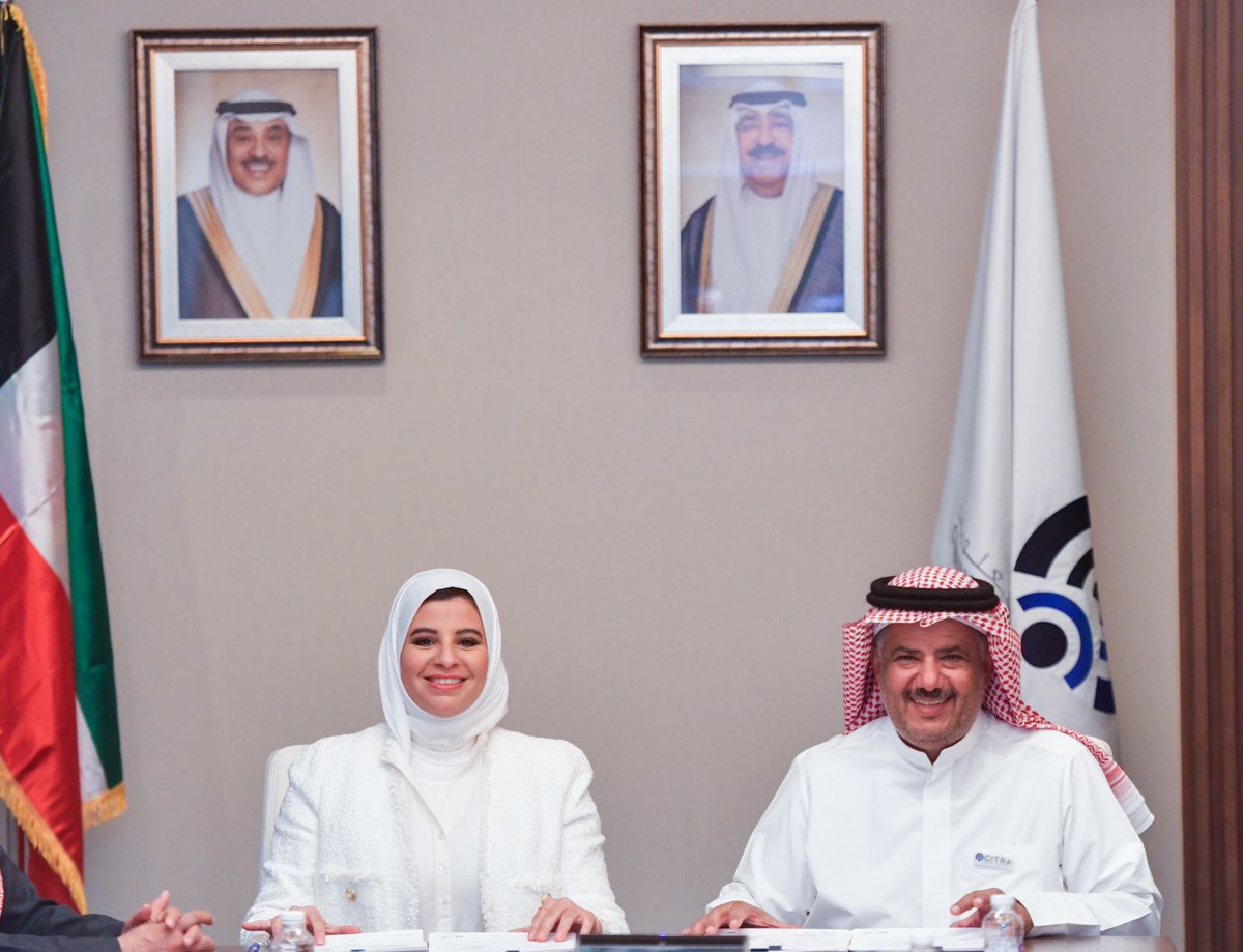 kuna_ar's tweet photo. الهيئة العامة للاتصالات توقع بحضور وزير الدولة لشؤون الاتصالات عمر العمر عقد تأجير أراضٍ مع شركة «غوغل» العالمية مخصصة لإنشاء مراكز بيانات حديثة لخدمات الحوسبة السحابية في دولة الكويت

- المشروع يمثل خطوة مهمة لتعزيز البنية التحتية الرقمية في البلاد ودعم جهود التحول الرقمي في القطاعات الحكومية والخاصة

- يوفر حلولًا مرنة تدعم الابتكار وريادة الأعمال عبر تمكين الشركات الناشئة ورواد الأعمال من الاعتماد على بنية تحتية رقمية متطورة

https://t.co/CQhWrE9ZkK

#كونا #الكويت
