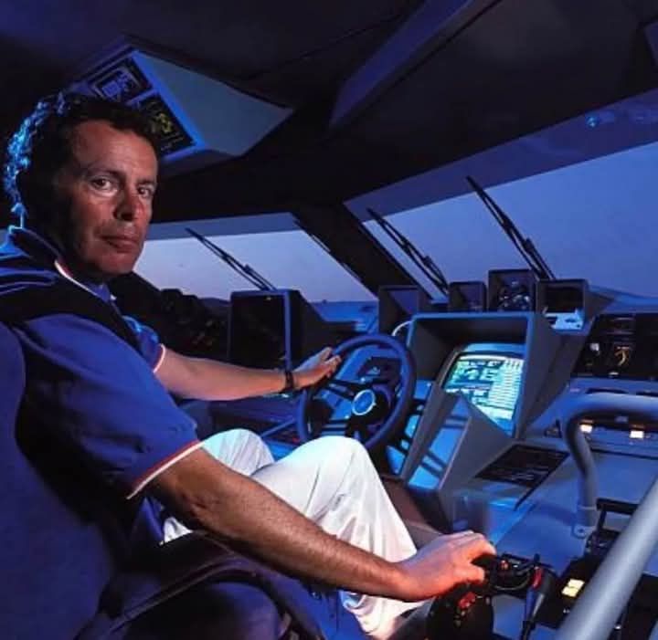 gemitrafik's tweet photo. Gecenin #ilginç bilgisi;
1992'de #İtalyan yapımı #DESTRIERO'nun 54h 34'50" sürede 53,09knots ortalama ile kırdığı #Atlantik geçiş (Newyork-İngiltere / 3106 mil) #rekoru'nun halen kırılamadığını biliyor musunuz?
13420kW gücünde F18 Hornet jet uçak motorları 10m3/saat tüketmiş. https://t.co/oJGZa9ScDF