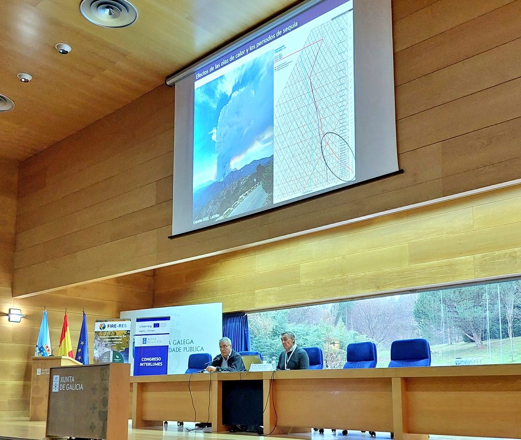 jpicos13's tweet photo. Magnífica conferencia "Los #incendios #forestales extremos en la #interfaz urbano-forestal" #EWE #IIFF #WUI 🌳🔥🏡🔥🔥🌳🏡🔥🔥 de @david_gnomusy esta mañana en la jornada @FIRERESProject #Interlumes https://t.co/Dm7ABfik99