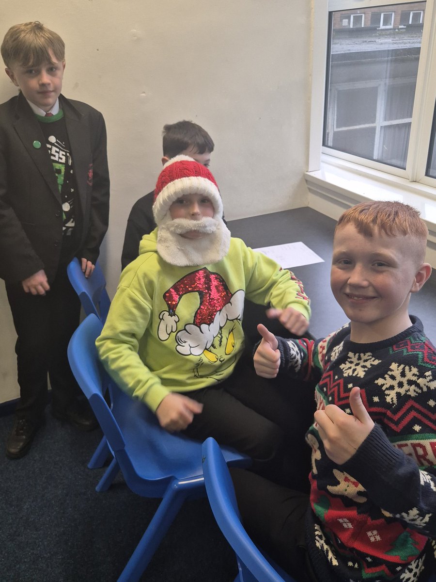 Brynmawr_school's tweet photo. Christmas Dinner was a delicious success! We even have a new staff member in the canteen! Great fun during lunchtime today including the library festive quiz! 🎄🎅😁 https://t.co/rBW7UK0oLy
