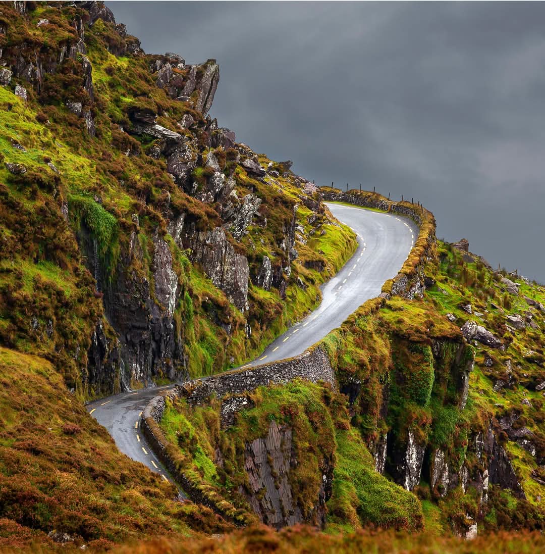 ThisIsIreland3's tweet photo. "I've heard the roads in #Ireland are a little bit mad in places, but I'm sure it'll be grand" ๐๐ฒ
Here's a glimpse of the very bendy #ConorPass in Kerry - a very unique aul road
๐Co Kerry, รire ๐ฎ๐ช โ๏ธ
๐ธ TheIrishRoadTrip https://t.co/IKZYV6dhZJ