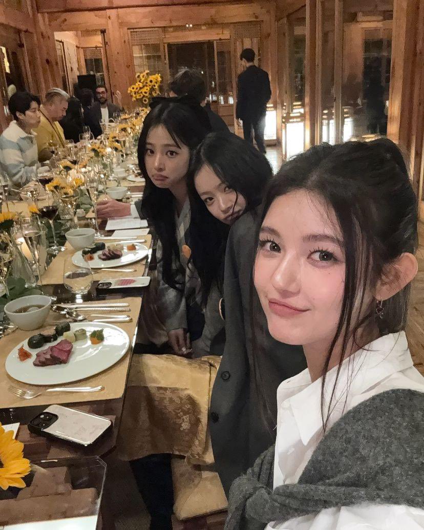 junejihye's tweet photo. #Tb to the Gilmore friday night dinner with my fillet mignon and fillet minions (get it?) https://t.co/8lPZxY4tLa