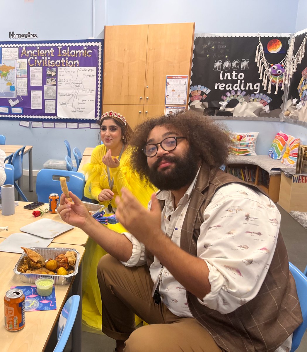 IqraPrimaryA's tweet photo. Staff Festive Frolic with Dorothy MKII, The Giant, Belle and the Dwarves. #amazingstaff #wellbeing #festivefun https://t.co/K08Ucfd3wM