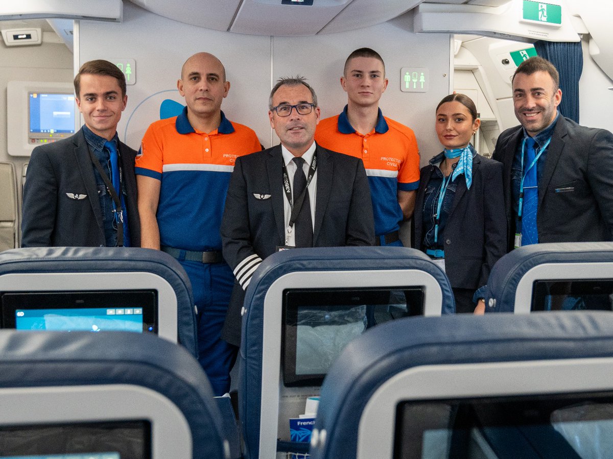 ProtecCivilefr's tweet photo. Cet après-midi, 20 bénévoles de la Protection Civile ont pris l’avion direction Mayotte pour venir en aide aux populations durement frappées par le cyclone Chido.

🔗 Soutenez l'effort collectif 👉https://t.co/yU6Uy9XqvY https://t.co/wKPoujWpx9