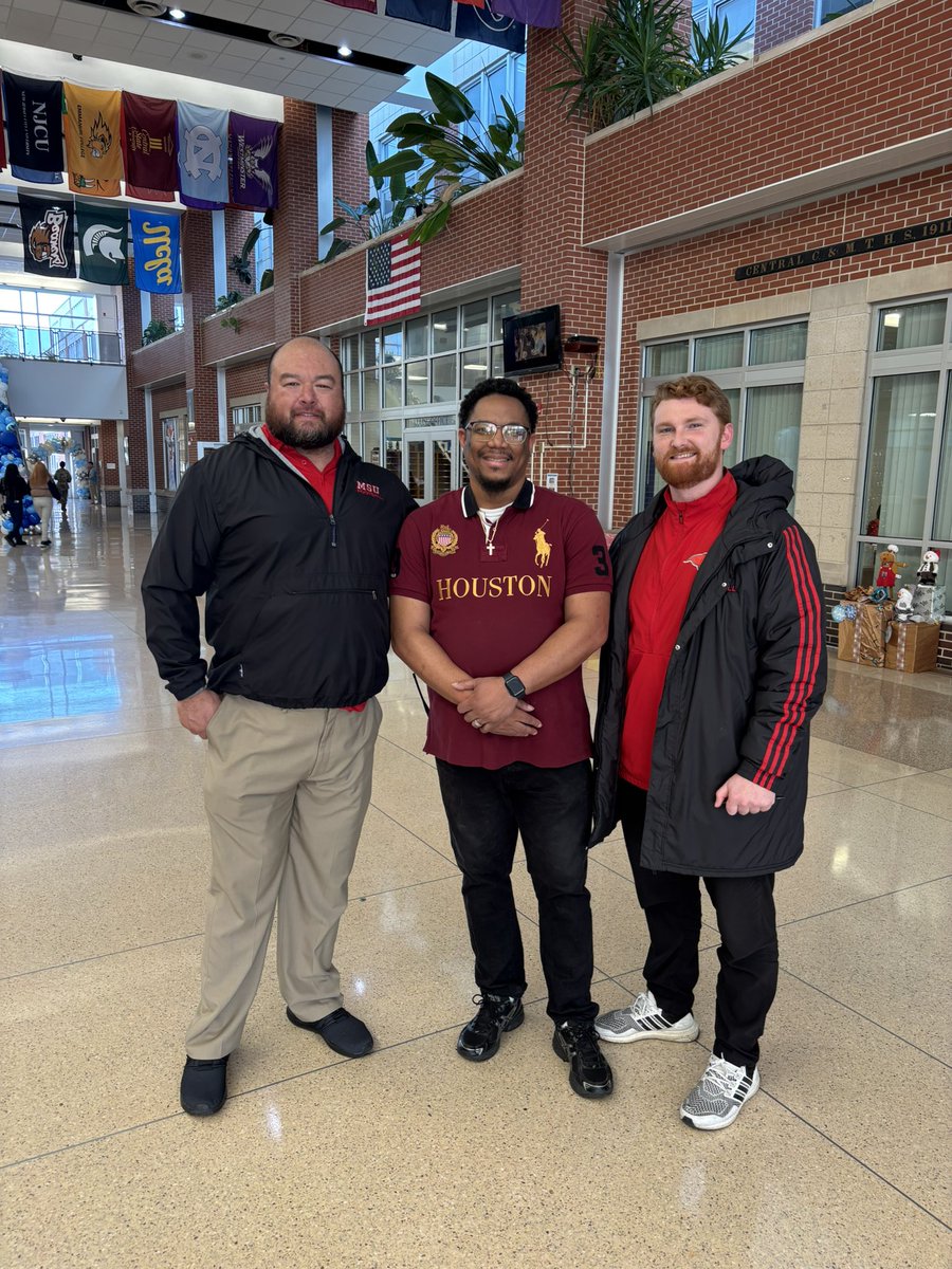 coachmarkchs's tweet photo. Thank you to @CoachJim76 and @Coachliamnelson for stopping by Central today 
#centraltuff📚🏈 https://t.co/zXQgOSxvAF