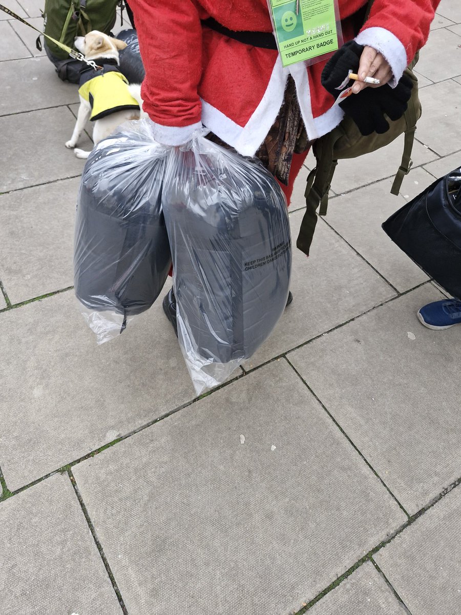 rudol9h's tweet photo. We went to Charing Cross to hand out some winter essentials to our homeless friends, we had tents, sleeping bags, socks, gloves,hats, rucksacks
If anyone wants to kindly donate https://t.co/HyXXPDWcNh
#EdmontonOneCommunity #OneCommunityEdmonton
#AdelphiTerrace https://t.co/CLZ0GuO7KR