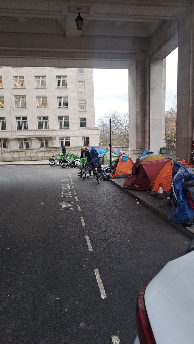 rudol9h's tweet photo. We went to Charing Cross to hand out some winter essentials to our homeless friends, we had tents, sleeping bags, socks, gloves,hats, rucksacks
If anyone wants to kindly donate https://t.co/HyXXPDWcNh
#EdmontonOneCommunity #OneCommunityEdmonton
#AdelphiTerrace https://t.co/CLZ0GuO7KR