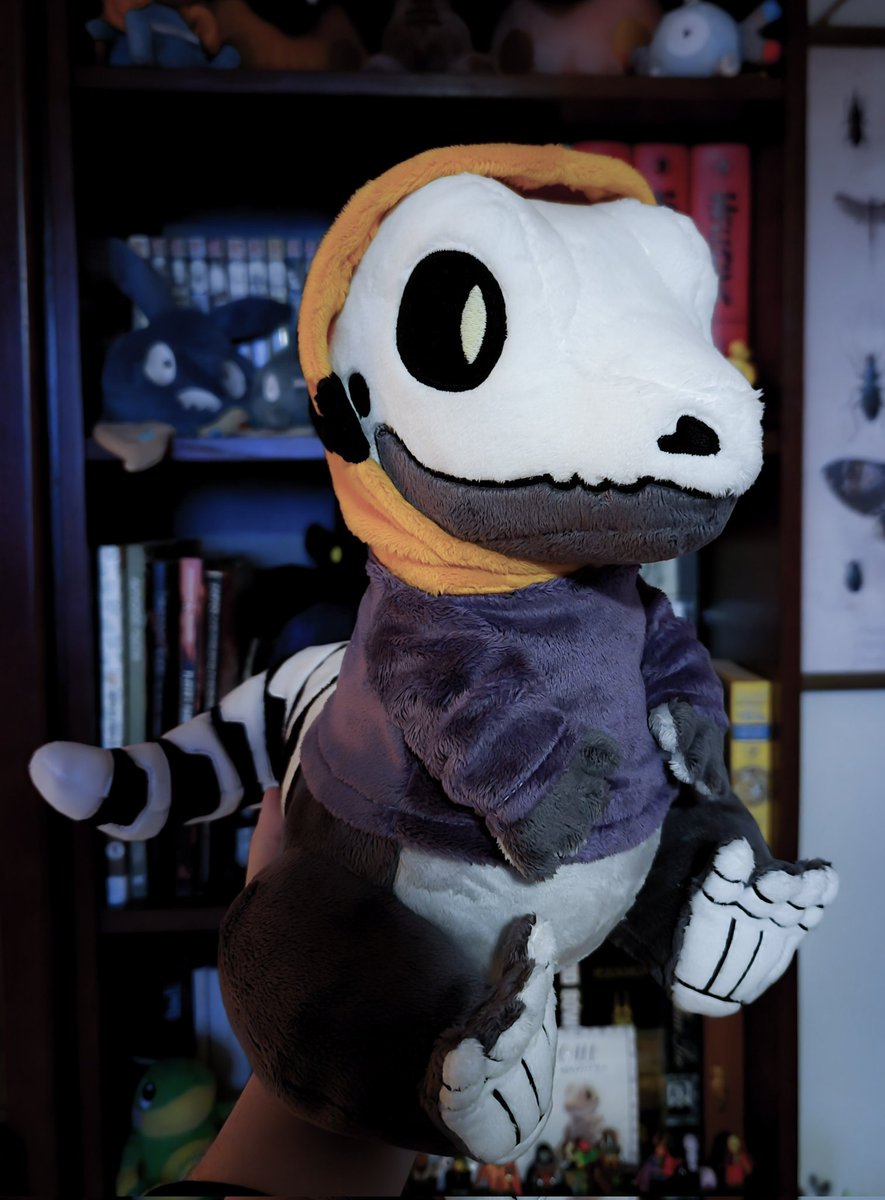 scaleesii's tweet photo. Today, my second hooded lizard named Huesitos from @BoiraPlushies arrived! He will accompany my other lizard plush I got from them named Copper from now on. These lizards are just the cutest! So much care went into them, and it shows! They even came with adoption certificates 🥹 https://t.co/gCjaIO6ZzO