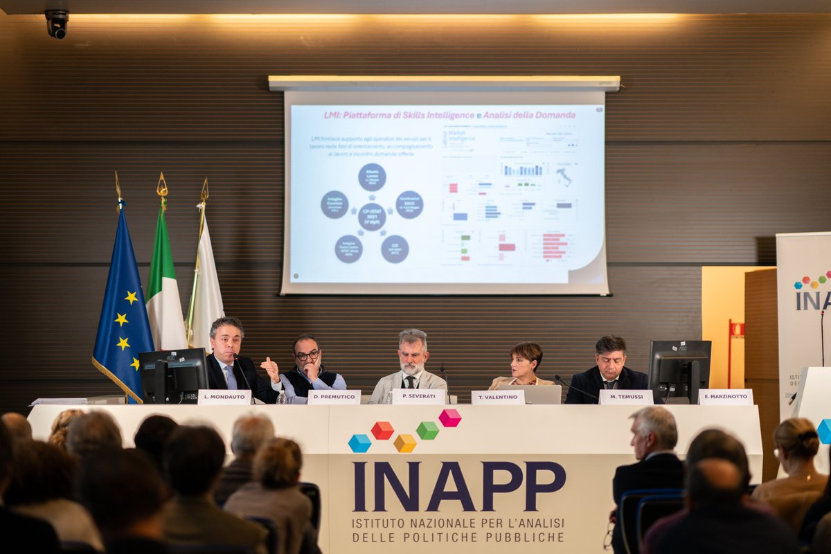 InappGov's tweet photo. Con le riflessioni di V.Caridi si conclude il seminario sull’#AtlantedelLavoro.
Due le tavole rotonde svolte: una tecnica, moderata da P.Severati; l’altra, strategica, coordinata dal presidente N.Forlani.
▶️ https://t.co/4aVbtIDEJg
#18dicembre #PNGiovaniDonneLavoro https://t.co/ebTdZongEU