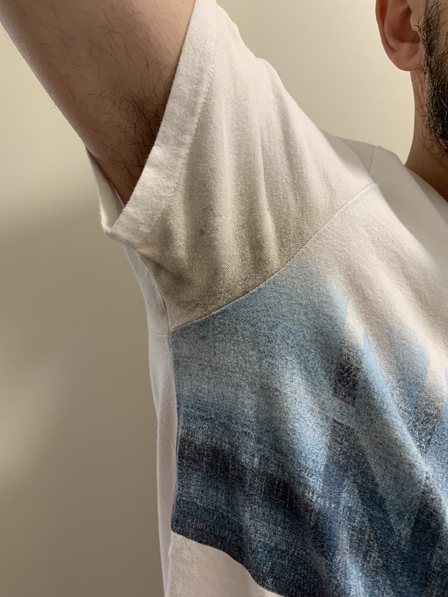 clubedopairico's tweet photo. Preciso da ajuda dos universitários !

Seguinte, tô cansado de perder camisa clara pro desodorante. 😤😤😤😤

Cansei de ter que jogar camisa fora, só por causa da mancha no sovaco. 😩

Alguém tem uma dica matadora para solucionar o problema ? (mantendo o mesmo desodorante, claro) https://t.co/8wF0gubYxs