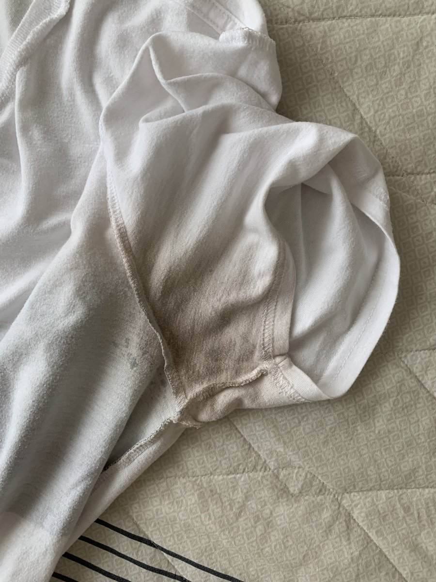 clubedopairico's tweet photo. Preciso da ajuda dos universitários !

Seguinte, tô cansado de perder camisa clara pro desodorante. 😤😤😤😤

Cansei de ter que jogar camisa fora, só por causa da mancha no sovaco. 😩

Alguém tem uma dica matadora para solucionar o problema ? (mantendo o mesmo desodorante, claro) https://t.co/8wF0gubYxs