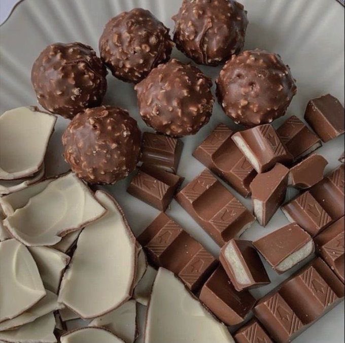 FoodPleaser's tweet photo. Chocolates 🍫 https://t.co/7TpPGD49xH