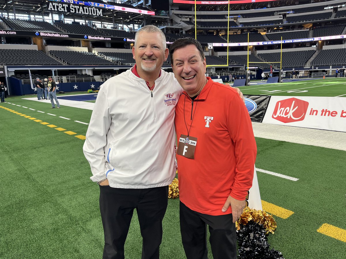 pchristy11's tweet photo. Just saw Trey Richey!

The last time Jayton won a State Football Title in 1985, he was the star Jaybird!

The last Six-Man State Championship in our area was Borden County in 2017. Richey was the Coyotes Head Coach! https://t.co/vEjCi9f7Gu