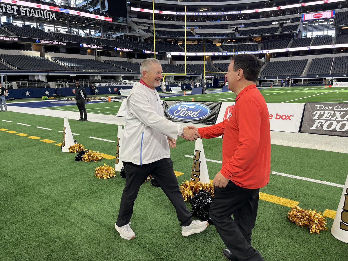 pchristy11's tweet photo. Just saw Trey Richey!

The last time Jayton won a State Football Title in 1985, he was the star Jaybird!

The last Six-Man State Championship in our area was Borden County in 2017. Richey was the Coyotes Head Coach! https://t.co/vEjCi9f7Gu