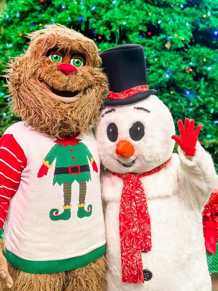 WAStateFairEC's tweet photo. ✨ Mittens for Military ✨
Bring NEW winter essentials—gloves, hats, mittens, scarves—to support JBLM families through @SantasCastle94. 🎁
Help us spread warmth and joy to those who serve, thanks to @global_cu.
#WSFHolidayMagic https://t.co/RAOmnG4eA1